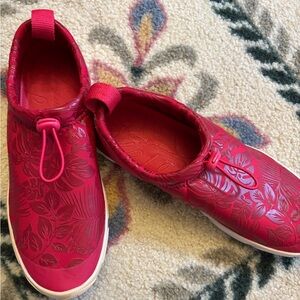 Tommy Bahama Pink Swim/Water Slip on Shoes with easy adjustable  toggle.Preloved